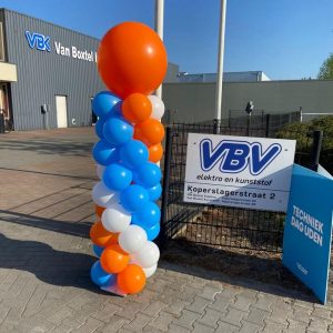 Ballonpilaar blauw, wit, ornje